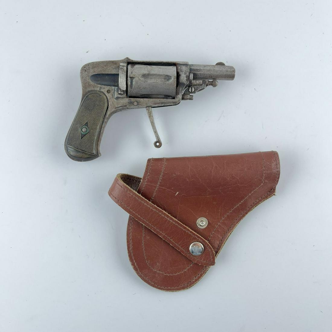 Velo-dog revolver: French revolver Velo-Dog caliber 6 mm. Black bakelite handle.