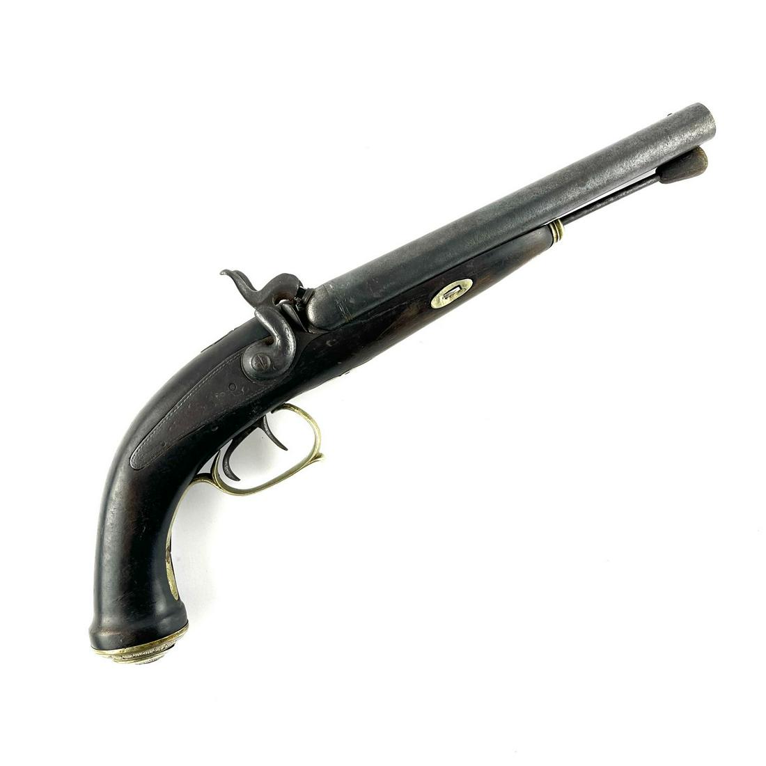 Muzzle loading pistol: Percussion system muzzle loading pistol. Two juxtaposed barrels caliber 17 mm. Chiselled plates. Triggerguard, buckle holder and knob with fulminants storage in carved nickel silver. Fully functioning