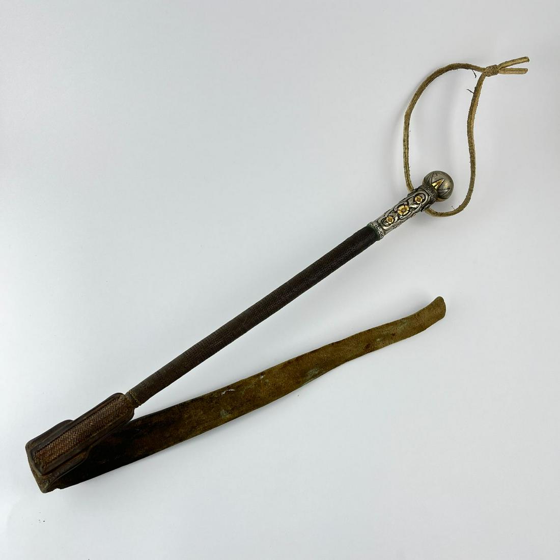 Silver Gold and leather crop: Horsewhip lined in fine braided leather with silver and gold endcap engraved withwth "leaves and flowers".