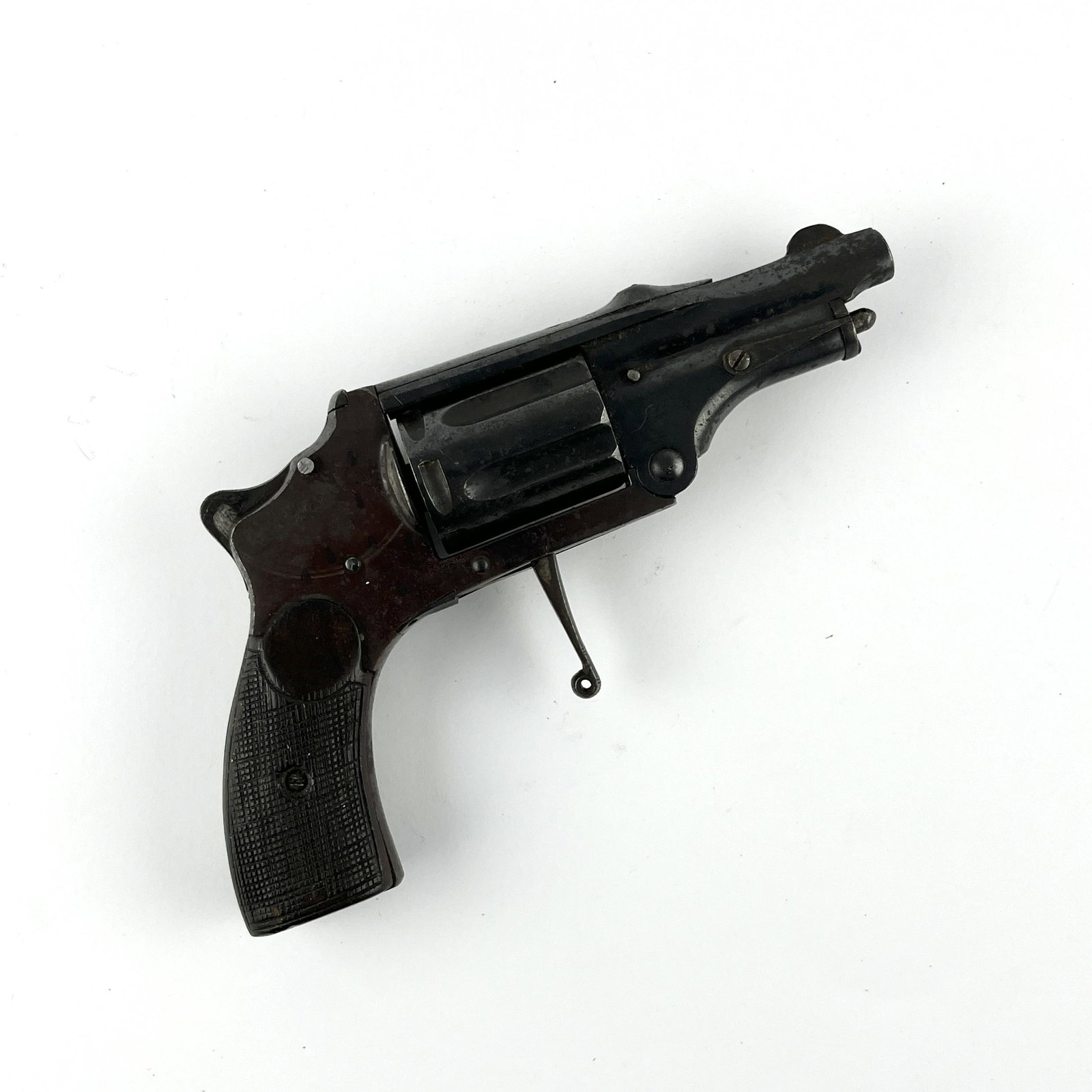 Velo-dog revolver NOT FOR EXPORT: NOT FOR EXPORT Velo-Dog revolver caliber 6 mm Flobert. 4 inch barrel. It does not work.Revólver Velo-Dog calibre 6 mm Flobert. Caño de 4 pulgadas. No funciona.