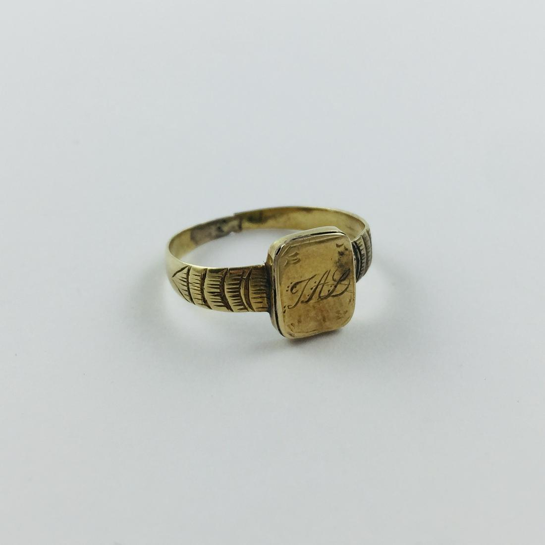 Ornamental Comb Auction