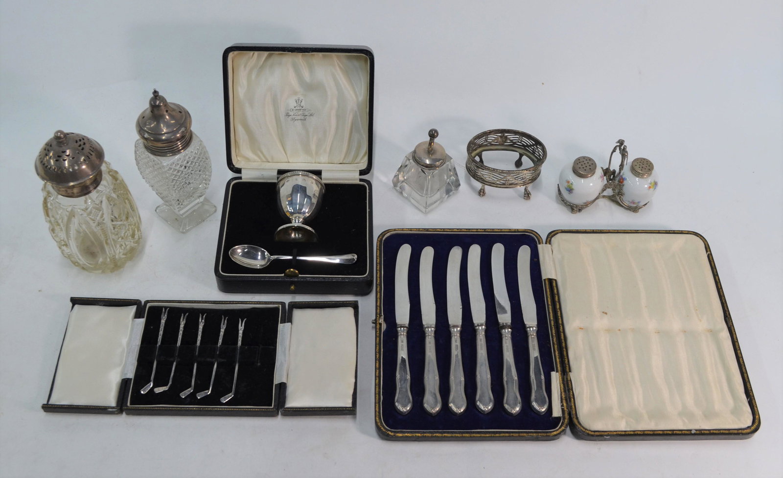 A cased part set of silver cocktail sticks etc.: A cased part set (5 of 6) silver cocktail sticks modeled as golfing putters, Turner & Simpson, Birmingham 1957, to/w a cased egg cup with (non-matching) spoon, a cased set of six silver-handled tea kn