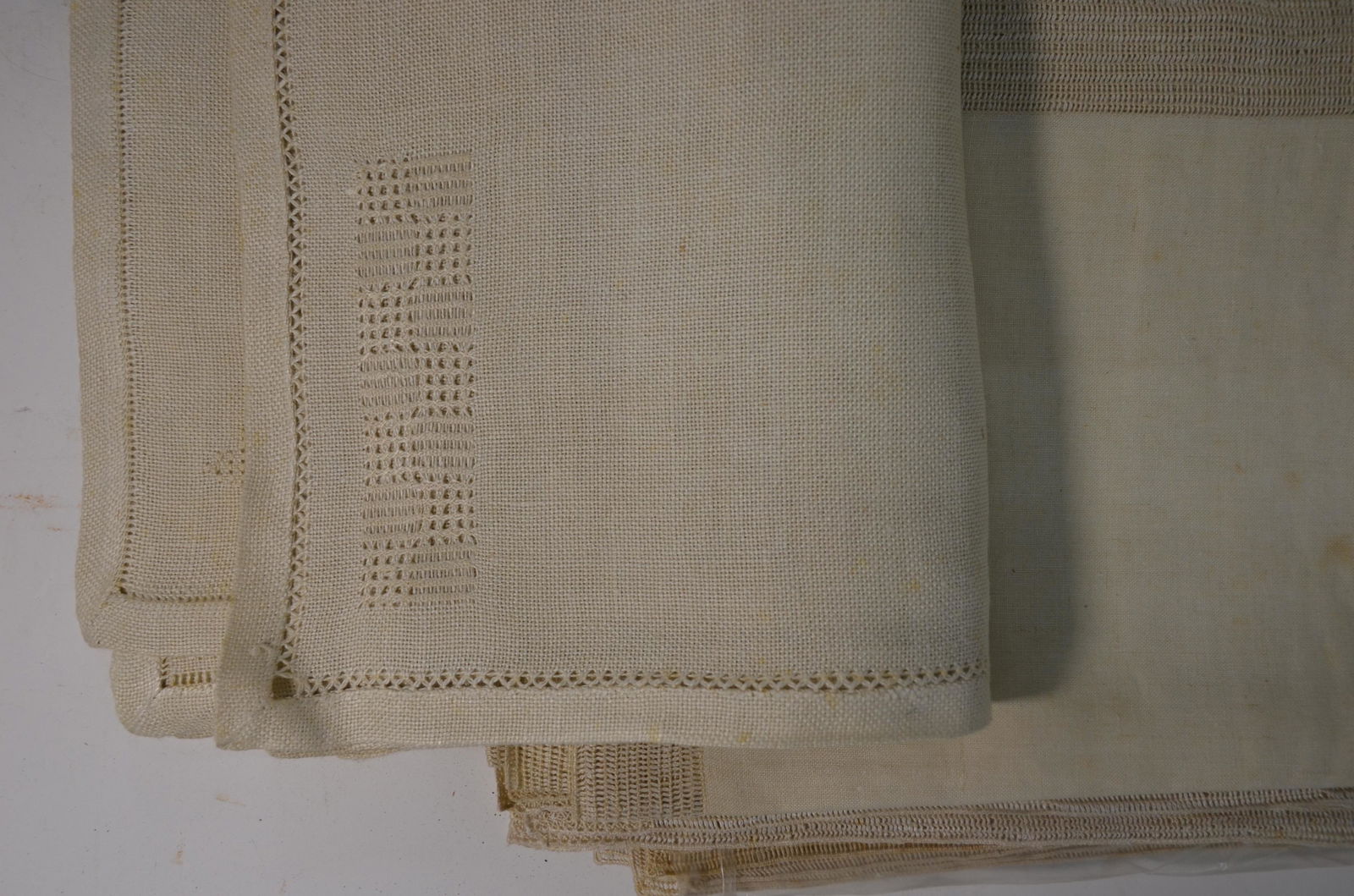 A suitcase containing a selection of silk and cotton: A suitcase containing a selection of vintage and later silk and cotton table linen including place mats from Hong Kong, embroidered place mat, table runners, modern cotton place mats and Dorma sheets