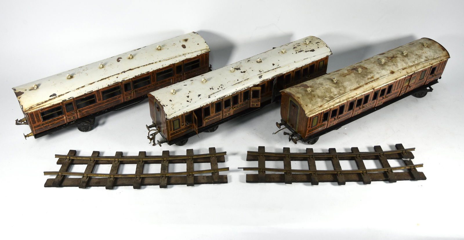 Three vintage Bassett Lowke Bing tinplate gauge 1: Three vintage Bassett Lowke Bing tinplate gauge 1 First Class carriages in LNER livery, 49 cm long overall, in played-with condition