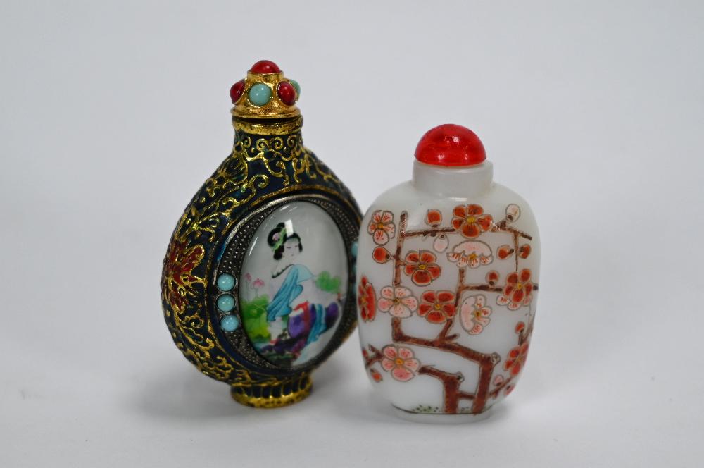 Two Chinese snuff bottles (1 of 4)