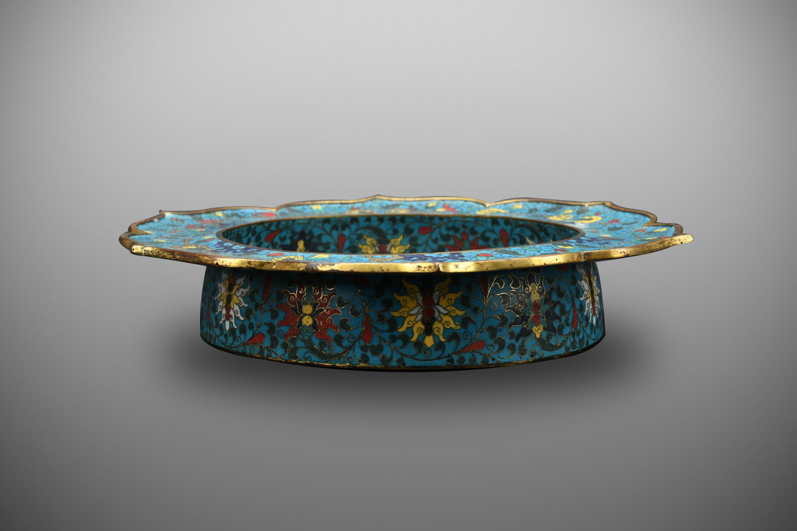 The Jingtai Period of the Ming Dynasty Dragon pattern: Height:7cm,Diameter:34cm,Weight:2790g