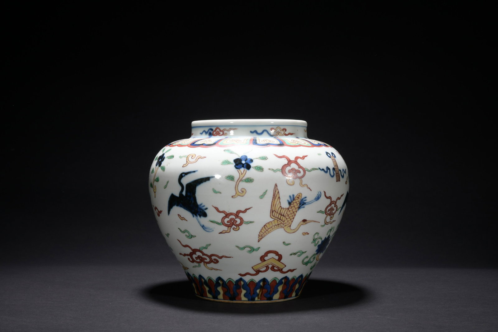 Ming dynasty multicolored jar with flowers and birds: Height7.5in,caliber5.1in,