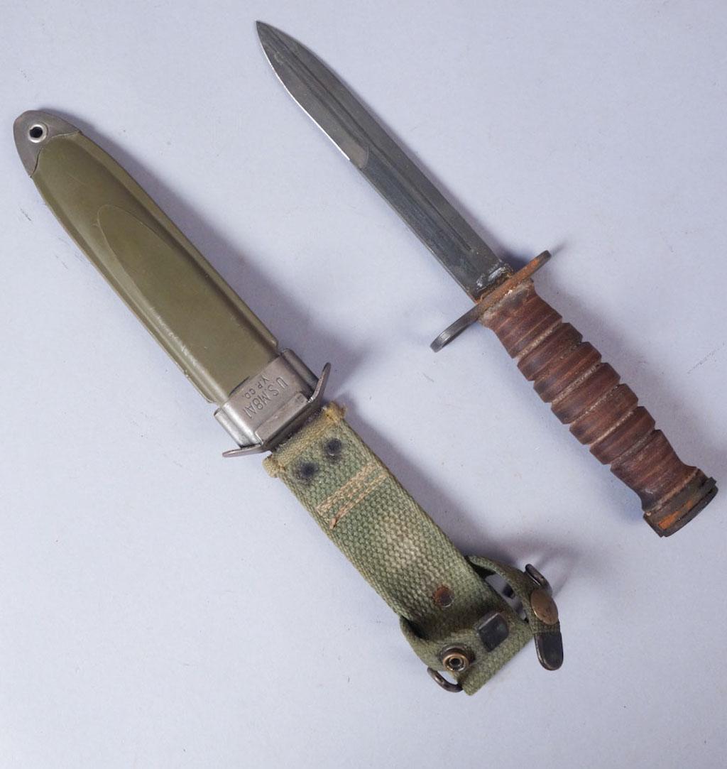 US M-4 Camillus Bayonet Knife: US M-4 Camillus bayonet knife with sheath. Marked "US M-4 Camillus" on crossguard. Marked "X" on pommel. Sheath Marked "US M8". 11 1/2, blade 6 5/8