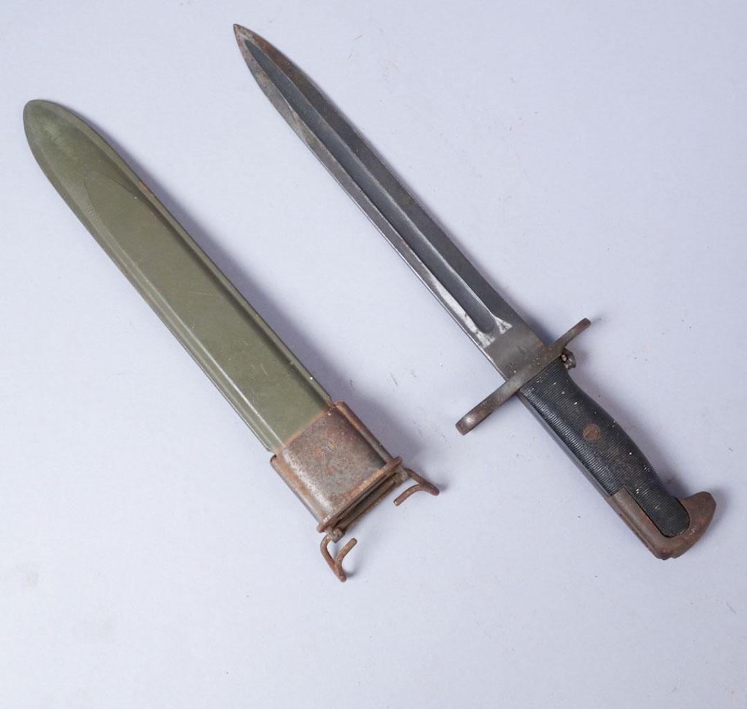 WW2 US M-4 Bayonet Knife: Us M-4 bayonet stamped "OL US 1943", sheath stamped "US VP 23". total 14 1/2", blade 10"