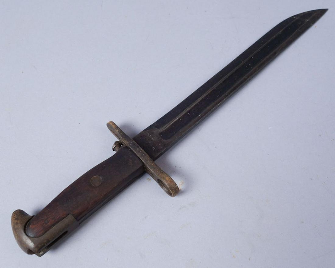 WW2 US Bayonet Knife: US Bayonet stamped "UC US 1942". Total 14 1/2" Blade 10"