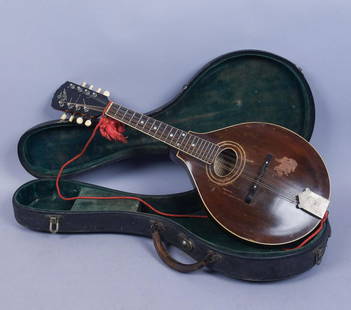 1921-22 Gibson Style A2 Mandolin 68503: A charming Gibson mandolin 68503 style A2 from 1921-22 with case. mandolin: 25 3/4" x 10 1/4" x 1 3/4" case: 26 3/4" x 11 1/2" x 3 1/2"