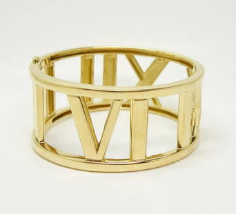 Tiffany & Co 18k Gold Atlas Large Hinged Cuff Bracelet: A beautiful Tiffany & Co 18k gold Atlas bracelet. The bracelet weighs 81.5g. 6 1/4" circumference