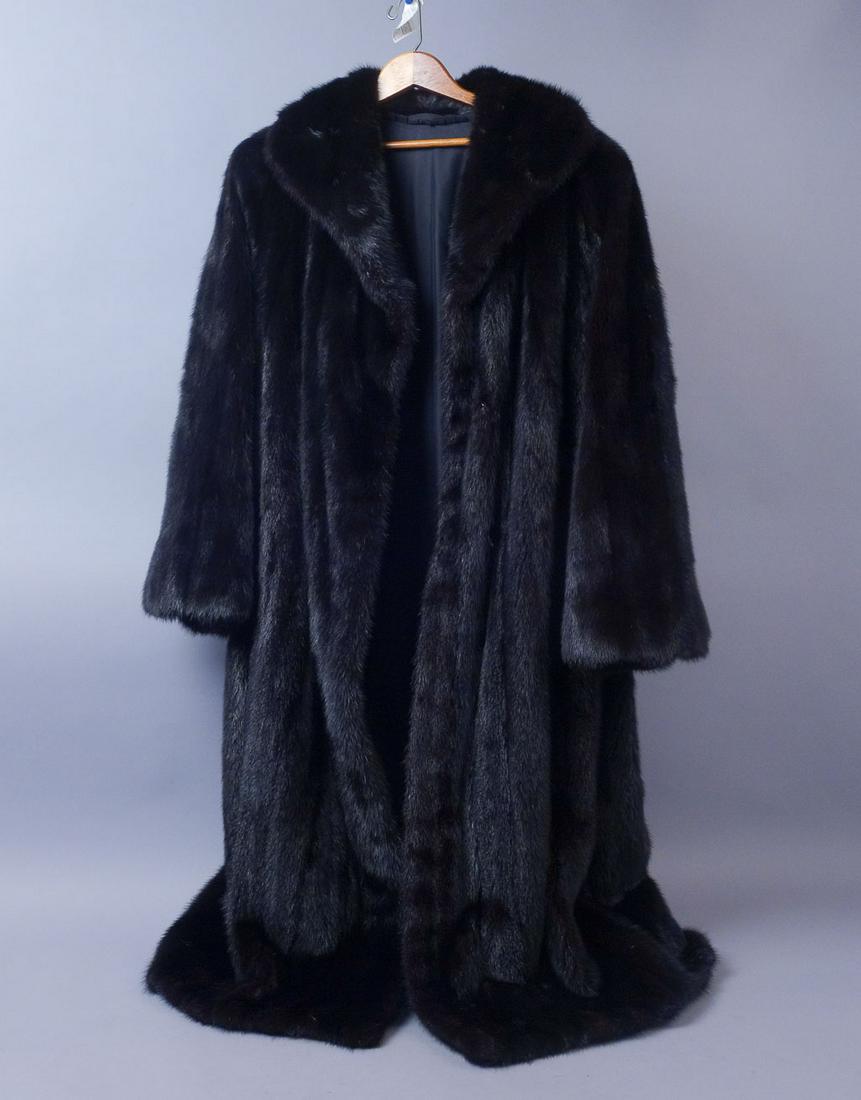 Natural Ranch Mink Full Length Coat Rarely Worn: This is a lovely natural ranch mink full length coat in excellent condition. Approximately women's size 6. Bust measurement 20".