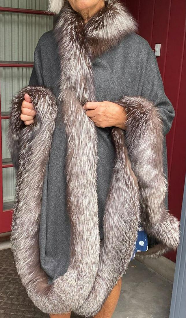 Cashmere Wrap Shawl w Silver Fox Fur Trim: Elegant vintage cashmere wrap with silver fox fur trim is a size large.