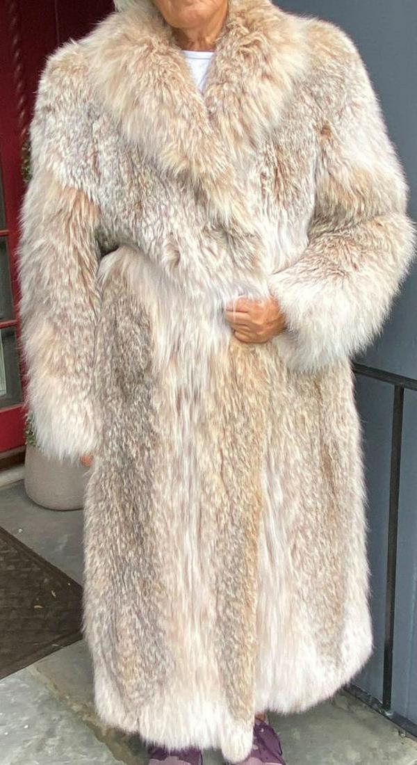 Vintage Canadian Lynx Full Length Fur Coat c1980s/90s: This is a vintage full length Canadian lynx fur coat dating to the 1980s/90s. Pappas Furs label on interior. Large, plus.