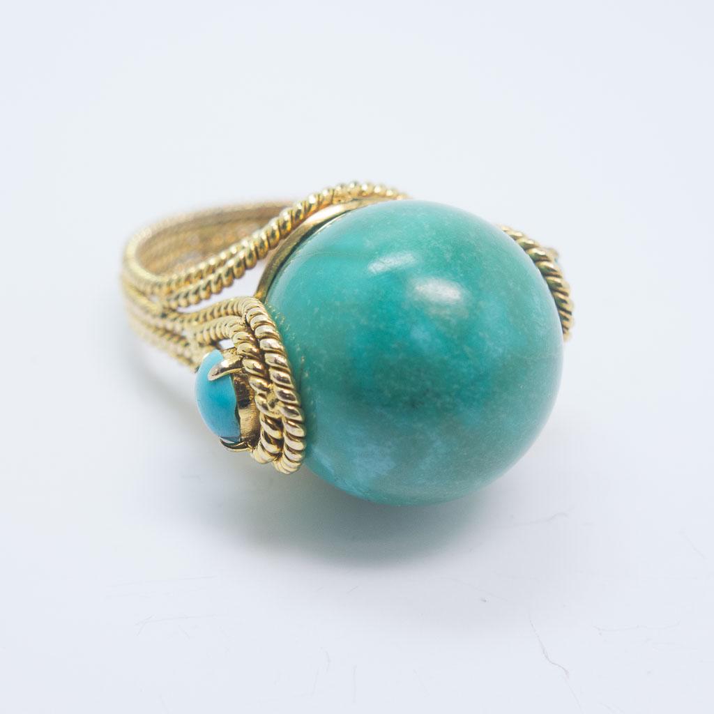 Large Turquoise 14K Gold Ladies Ring Size 6.5: This is a vintage ladies ring rendered in 14K gold. This ring features a large turquoise solitaire flanked by two pear-shaped turquoise stones. The ring is a size 6.5US and it weighs a total of 8.87dw
