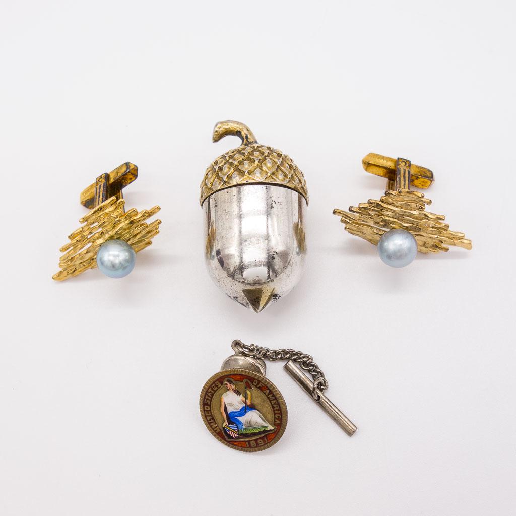 Lot 3 Silver Tiffany Acorn Box Pearl Cufflinks Tie Tack: This is a vintage lot of three silver pieces including a sterling silver Tiffany figural acorn pill bos, pair of vermeil silver pearl Modernist cufflinks, and a silver dime tie tack with Lady Liberty