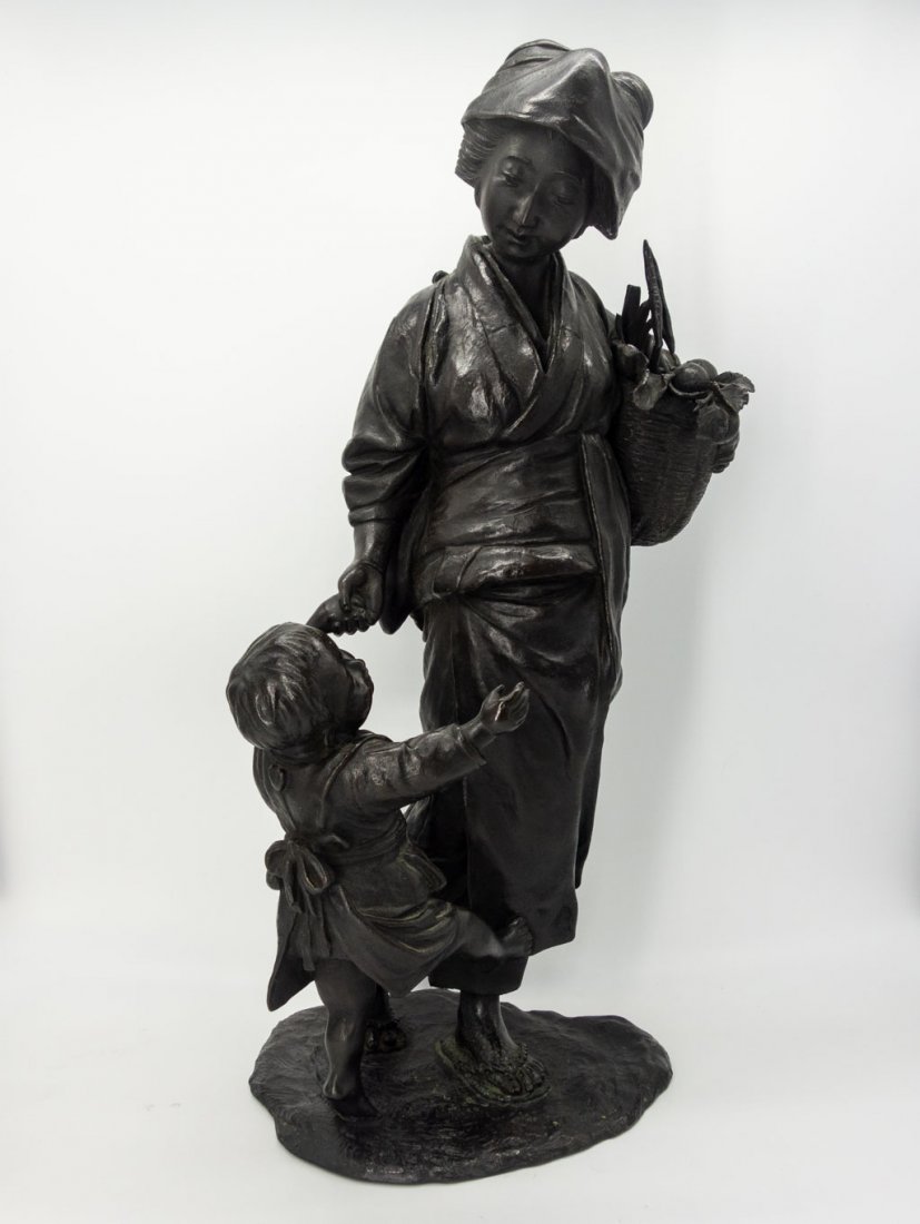 Lg Japanese Tokyo School Bronze Sculpture Woman & Child: A large Japanese Tokyo School Bronze sculpture of a woman and child dating to the Meiji Period (1868-1912) This is an example of the â€˜romanticâ€™ school of realism, part of the Tokyo school