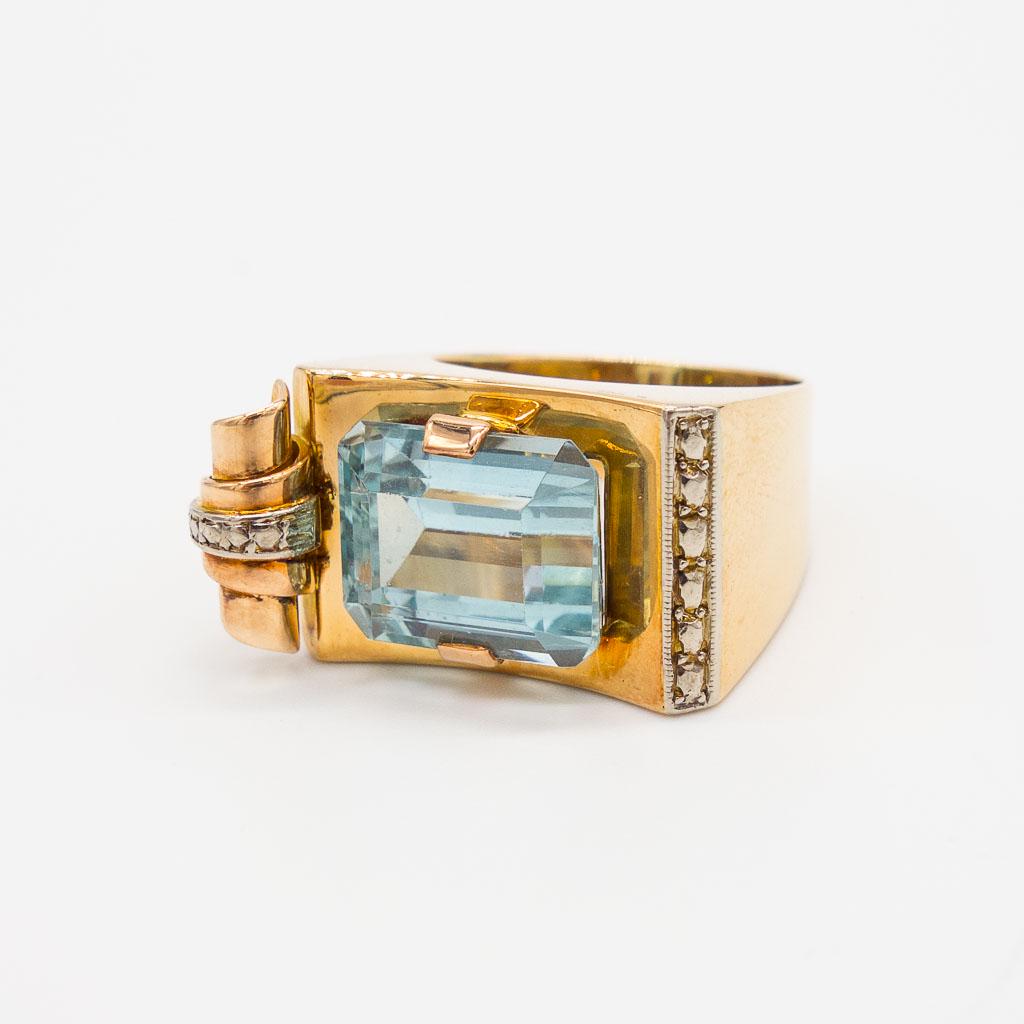 Vintage Retro 14K Rose Gold and Aquamarine Ring Size 7: This is a retro ring rendered in 14K rose gold featuring a rectangular faceted natural aquamarine. It is a size 7US and it weighs a total of 7.07dwt. The aquamarine is 12.3 x 9.7 x 7.62mm.