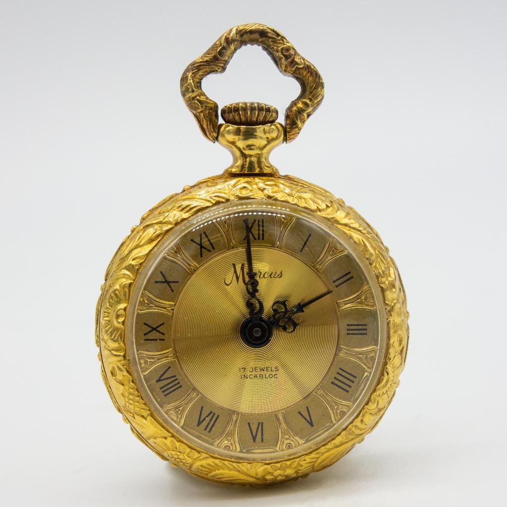 Vintage Robert Ronnel 18K Gold Ladies 17J Pendant Watch (1 of 4)