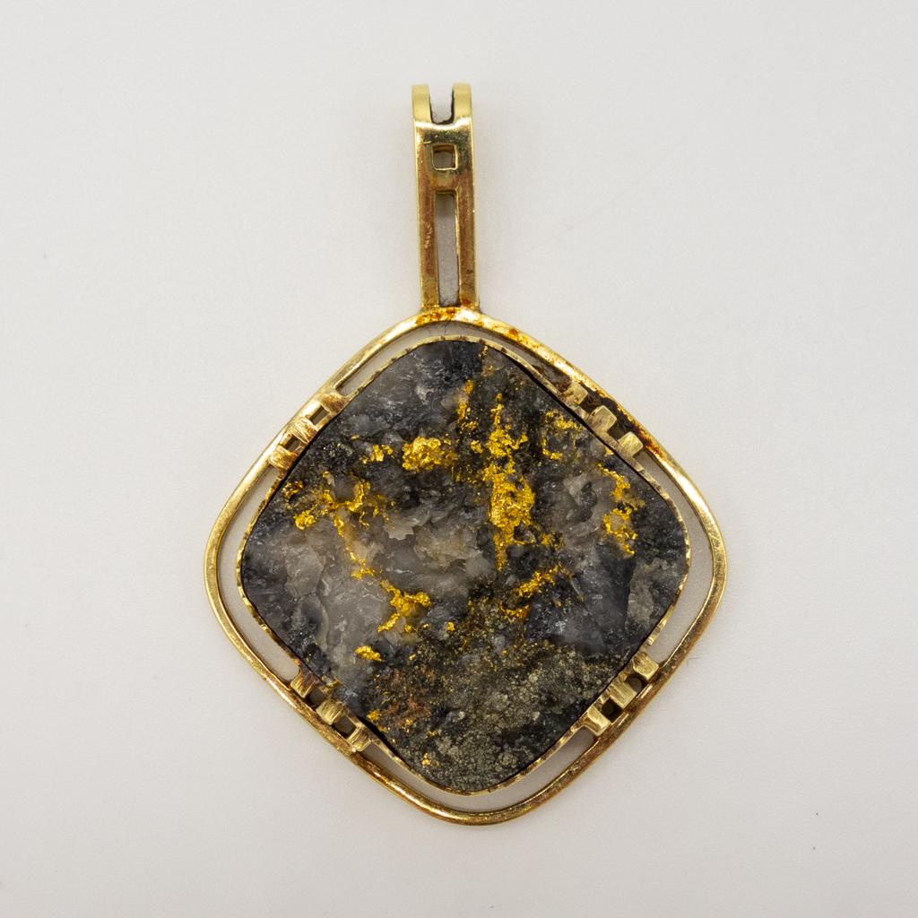 Pendant with Gold Veined Druzy Quartz in Yellow Gold (1 of 3)