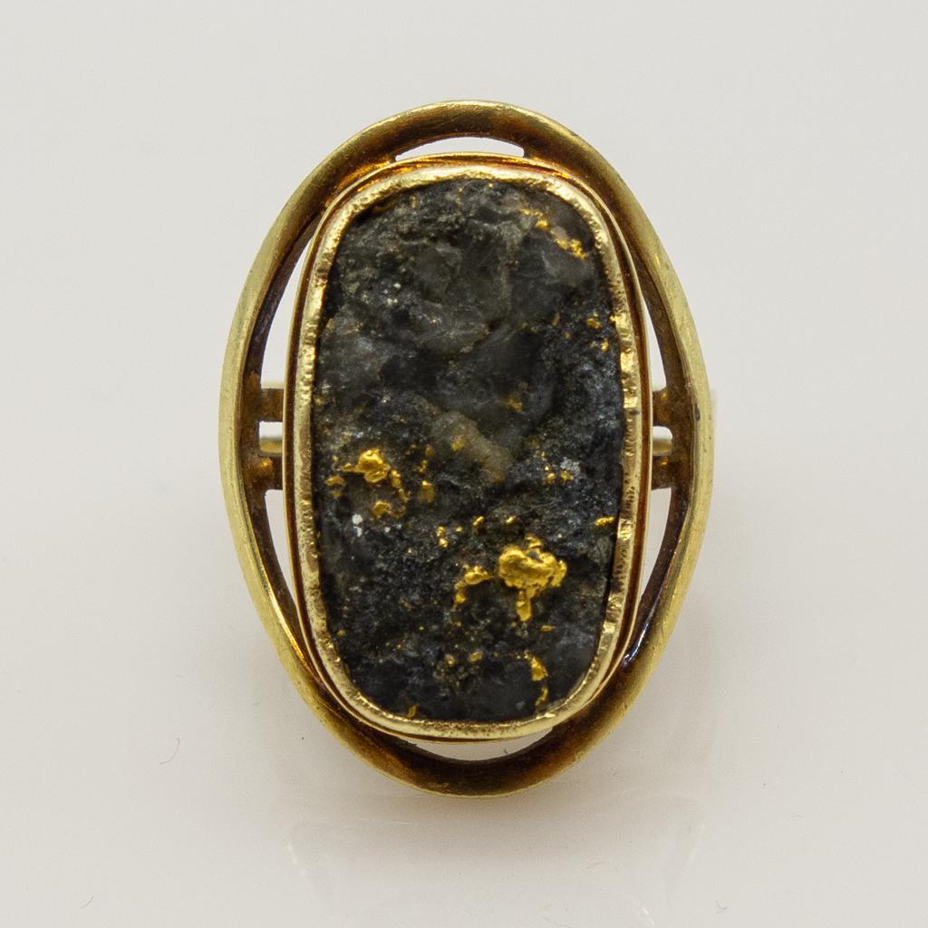 Ring with Gold Veined Druzy Quartz in Yellow Gold (1 of 5)