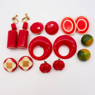 8 Vintage Pairs Mid Century Plastic & Bakelite Earrings: This is a vintage lot of 8 pairs of Mid Century Modern plastic and Bakelite earrings. The red cylinder dangle earring are 2 3/4" long 