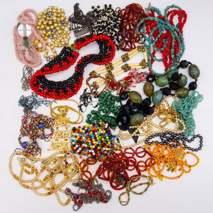 Vintage Lot 25 Eclectic Ladies Necklaces incl Beaded: This is an eclectic lot of 25 vintage ladies necklaces including a colorful glass beaded tie, lariat style, turquoise and coral multistrand, and much more. The lariat style beaded necklace is 47" long