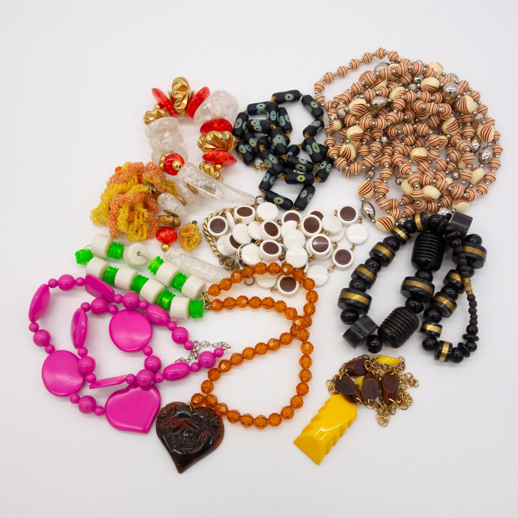 Vintage Group Ladies Fashion Jewelry incl Bakelite (1 of 1)