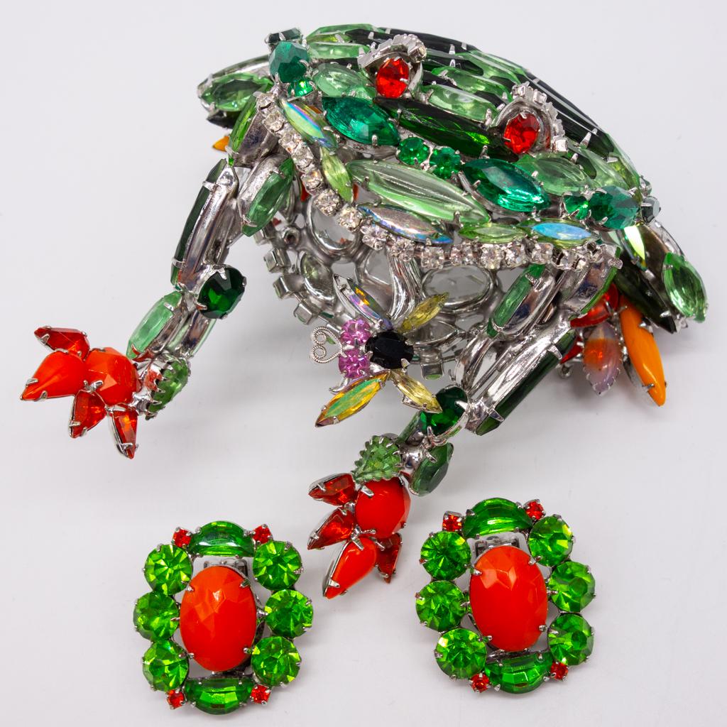 David Mandel The Show Must Go On! Frog Brooch Earrings (1 of 4)