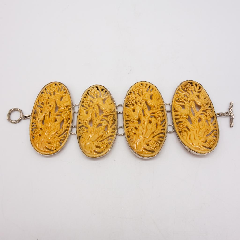 Signed Amy Kahn Russell Carved Bird Silver Bracelet: This is a signed vintage sterling silver carved bone bird motif panel bracelet by designer Amy Kahn Russell. 6 3/4" long x 2 7/8". The total weight is 60.1g.