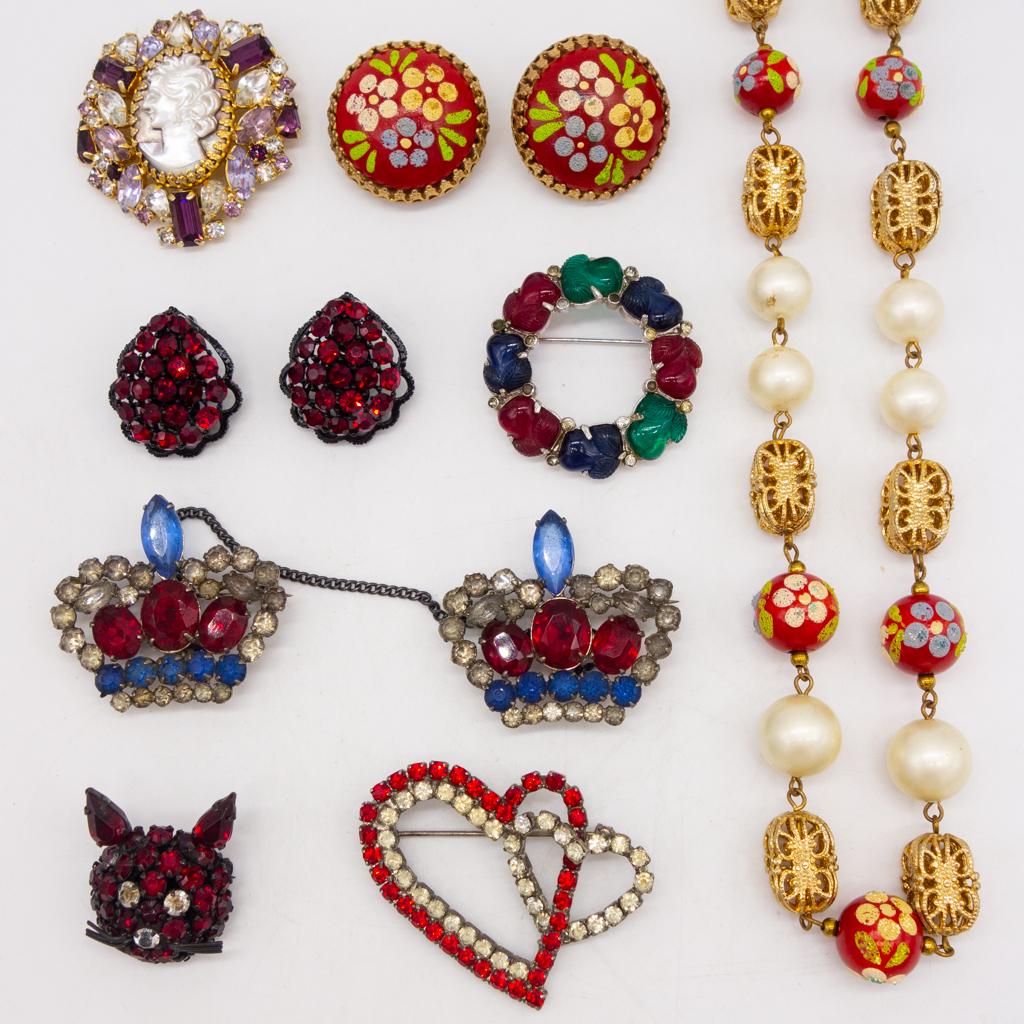 Vintage Designer Jewelry incl Hobe Trifari Weiss Warner (1 of 4)