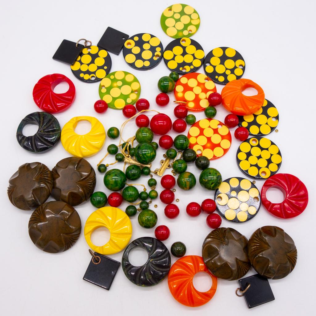 Vintage Assorted Lot Bakelite Beads, Buttons, Links (1 of 1)