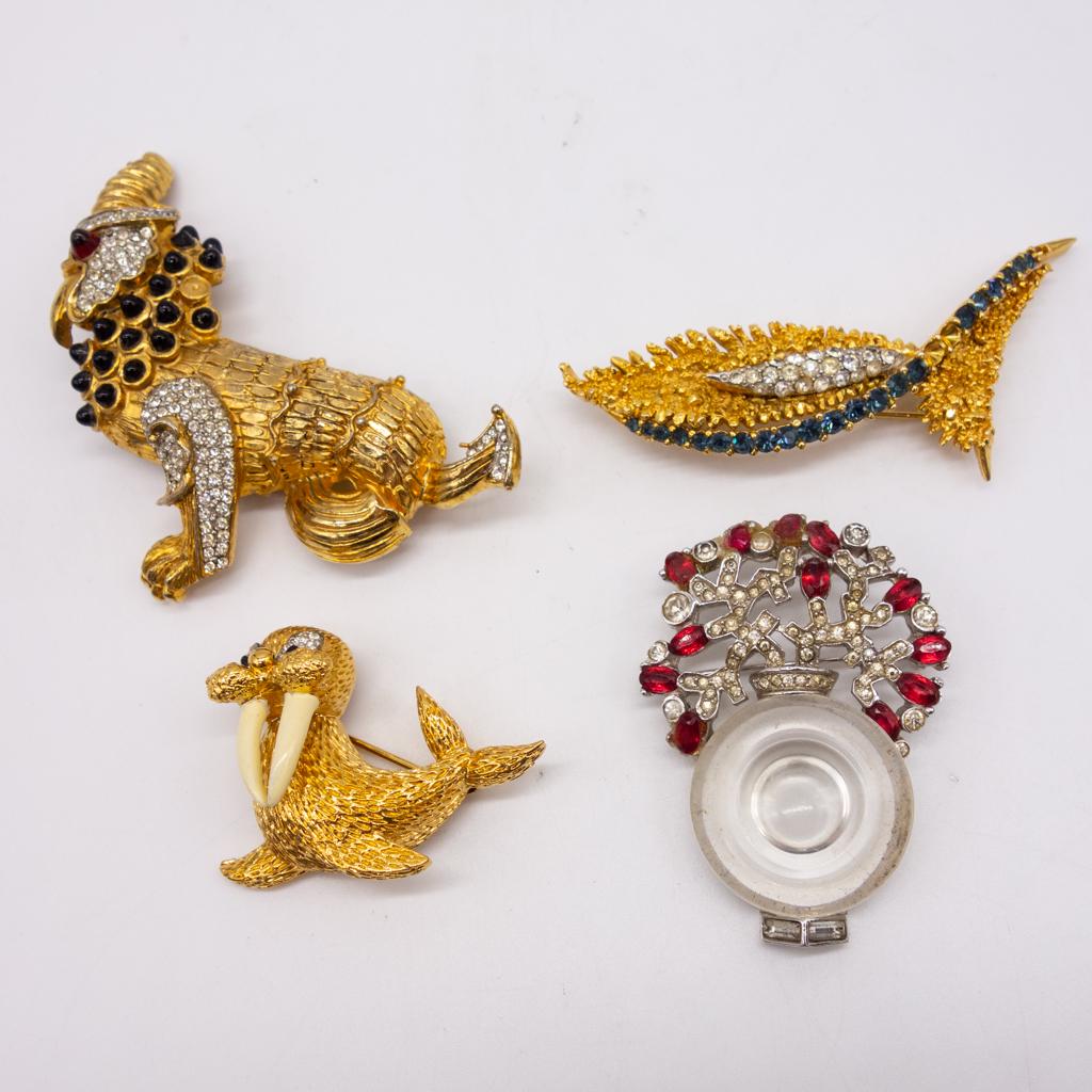 Vintage Lot 4 Brooches incl Boucher Jomaz and Griffin (1 of 5)