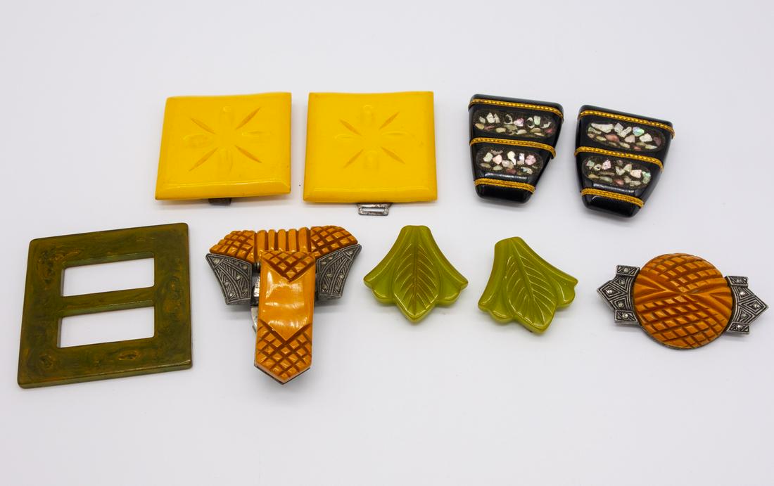 Vintage Bakelite Belt Buckle and Clips incl Carved (1 of 2)