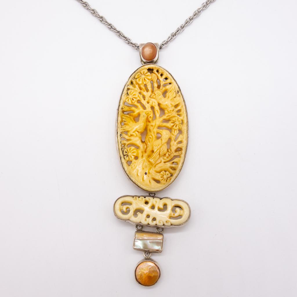 Signed Amy Kahn Russell Carved Bird MOP Silver Necklace: This is a vintage Amy Kahn Russell naturalistic sterling silver pendant necklace with carved bone birds and Mother of Pearl accents. The chain length is 20" and the pendant is 5 1/4" long. The total w