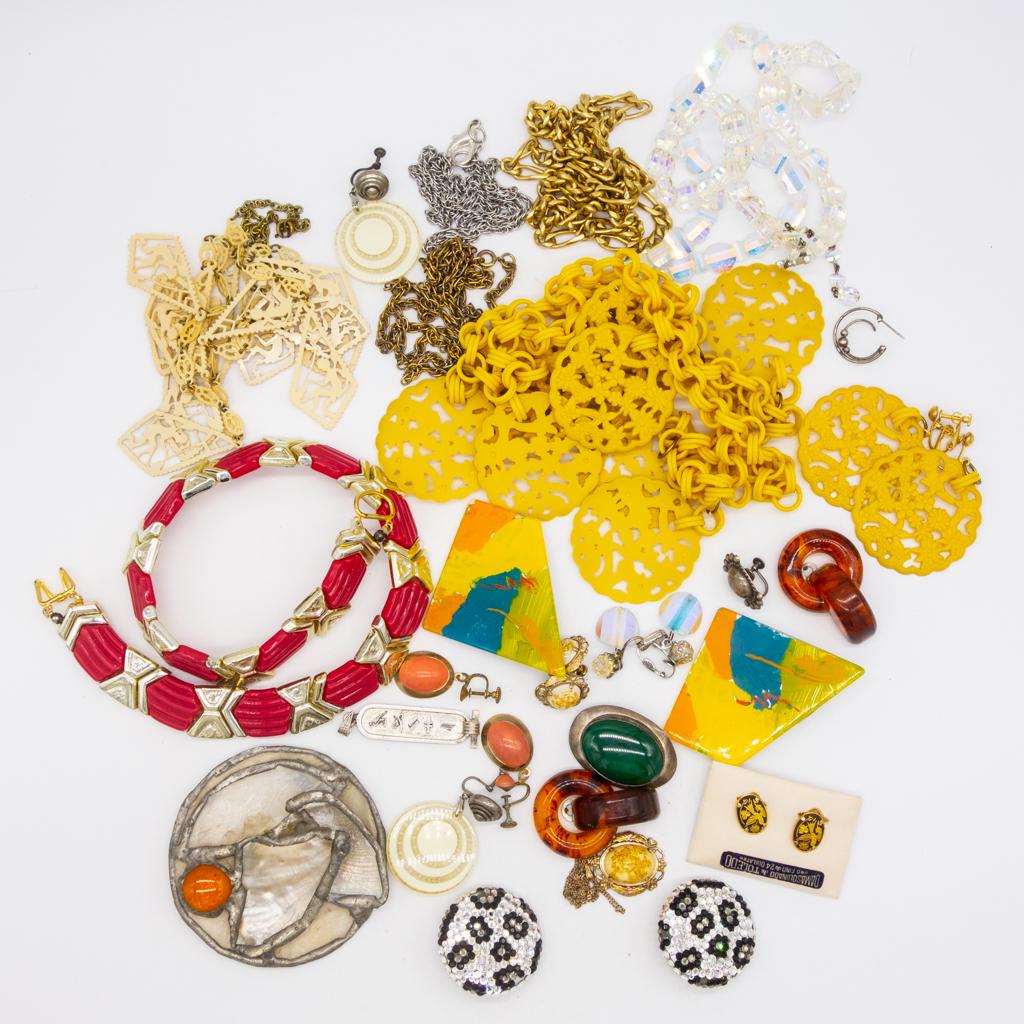 Vintage Assorted Lot Jewelry incl Bakelite, 925 Silver (1 of 1)