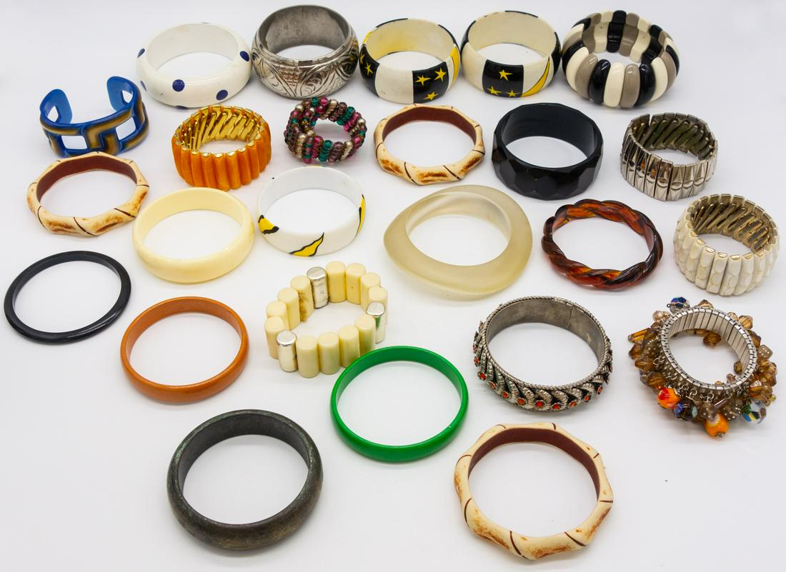 Vintage Lot 25 Ladies Bracelets incl Stretch, Dangles (1 of 1)