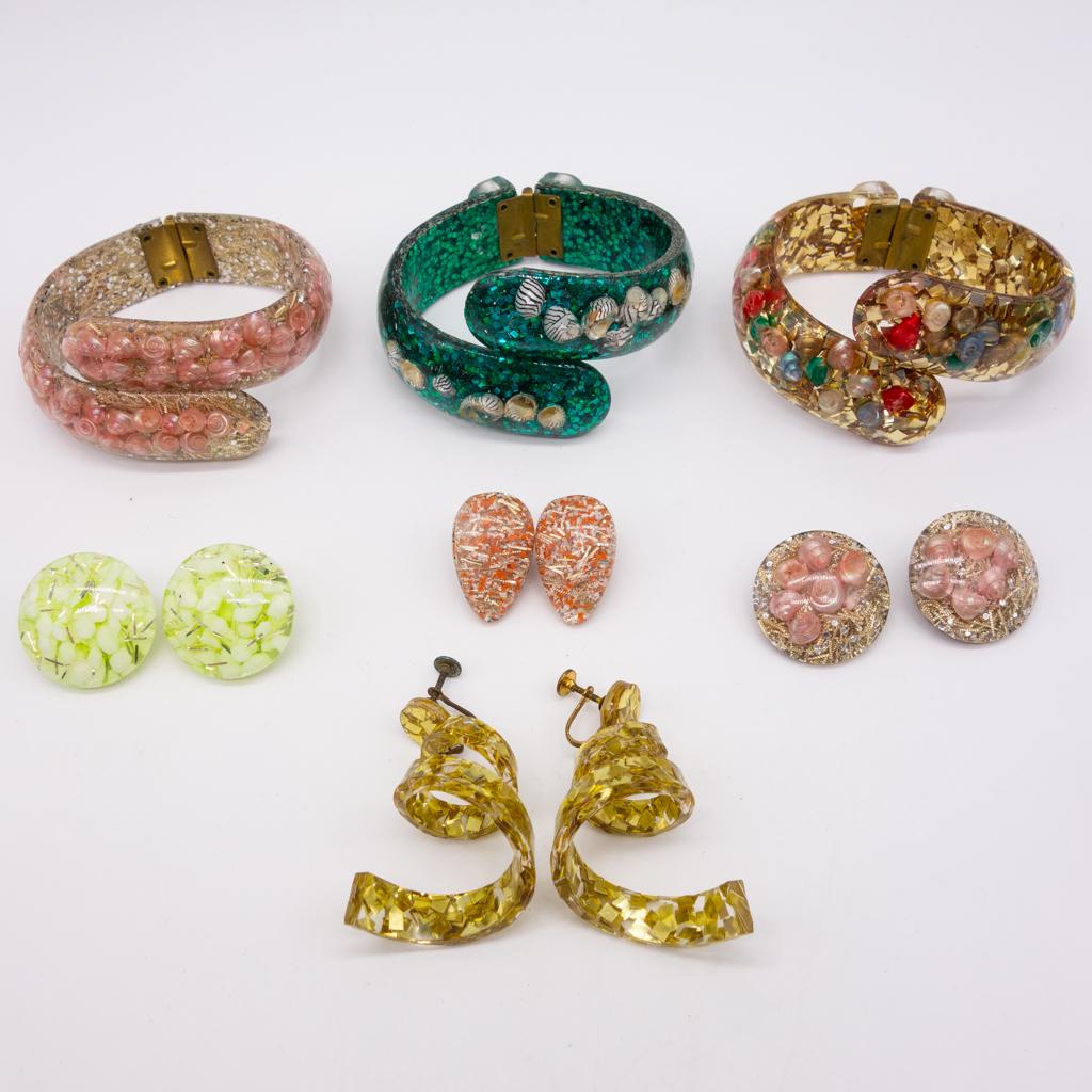Vintage Lucite Confetti Hinged Bracelets Earrings (1 of 2)