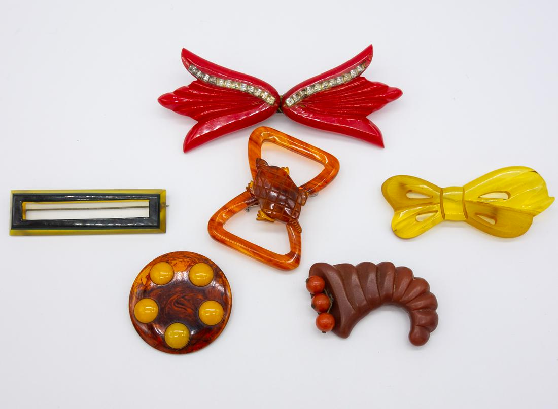 Vintage Bakelite Lot of 6 Brooch Pins incl Carved (1 of 2)