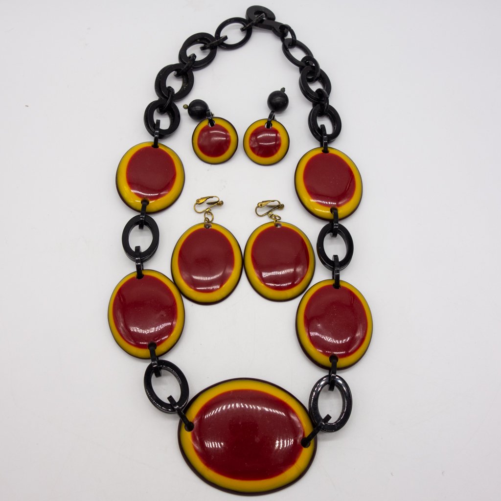 Vintage Early Plastic Necklace and Earrings Suite (1 of 2)