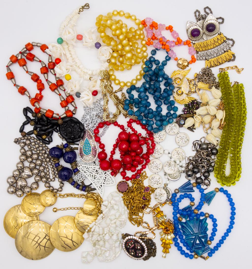 Vintage Lot 25 Necklaces Parklane, Shell, Rhinestone (1 of 1)