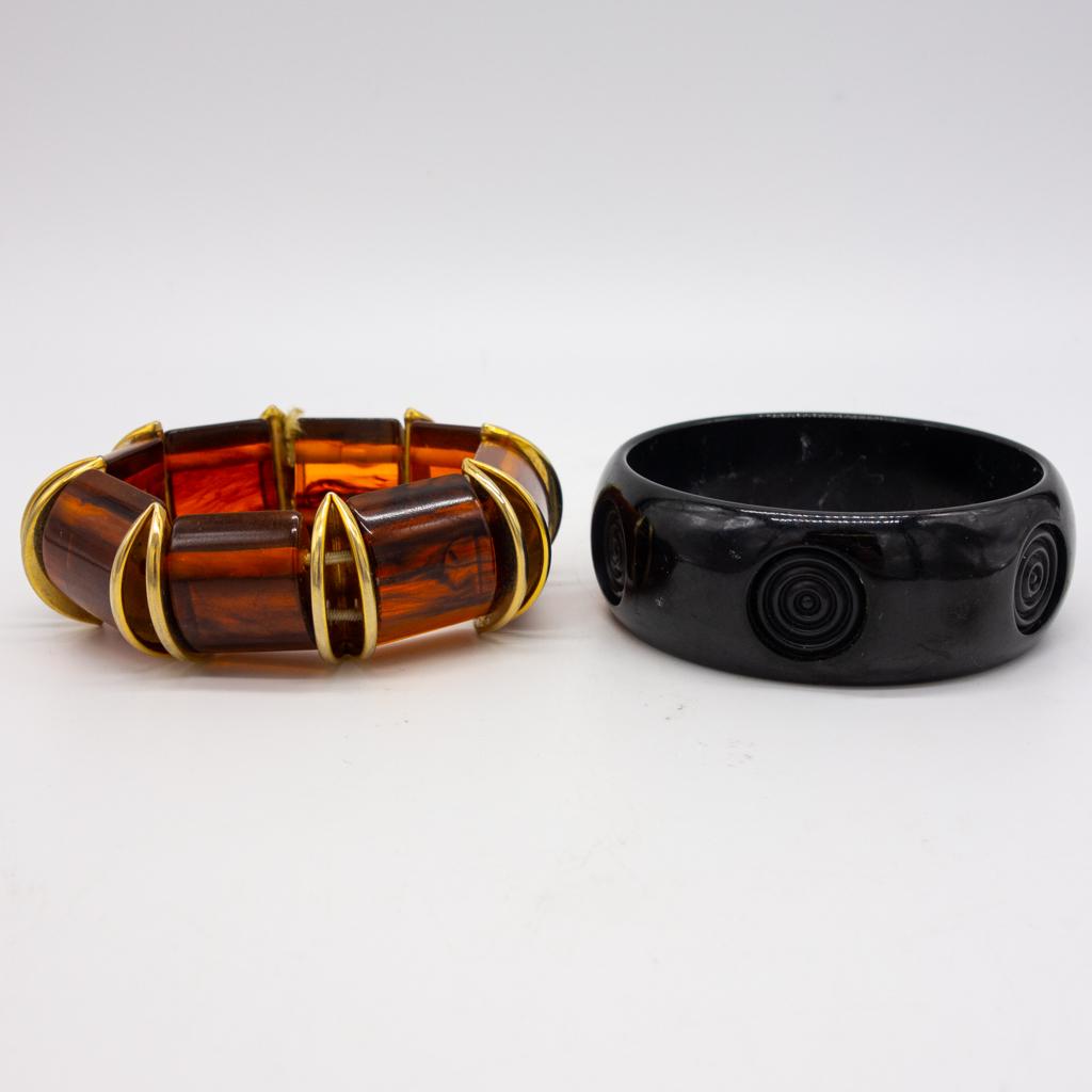 Vintage Lot 2 Bakelite Bracelets incl Stretch, Carved (1 of 1)