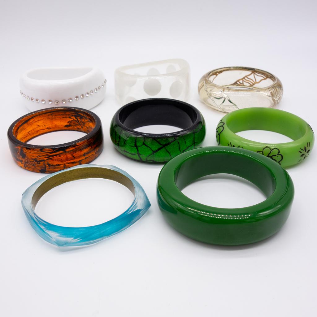 Lot 8 Vintage Bangle Bracelets incl Alexis Bittar (1 of 2)