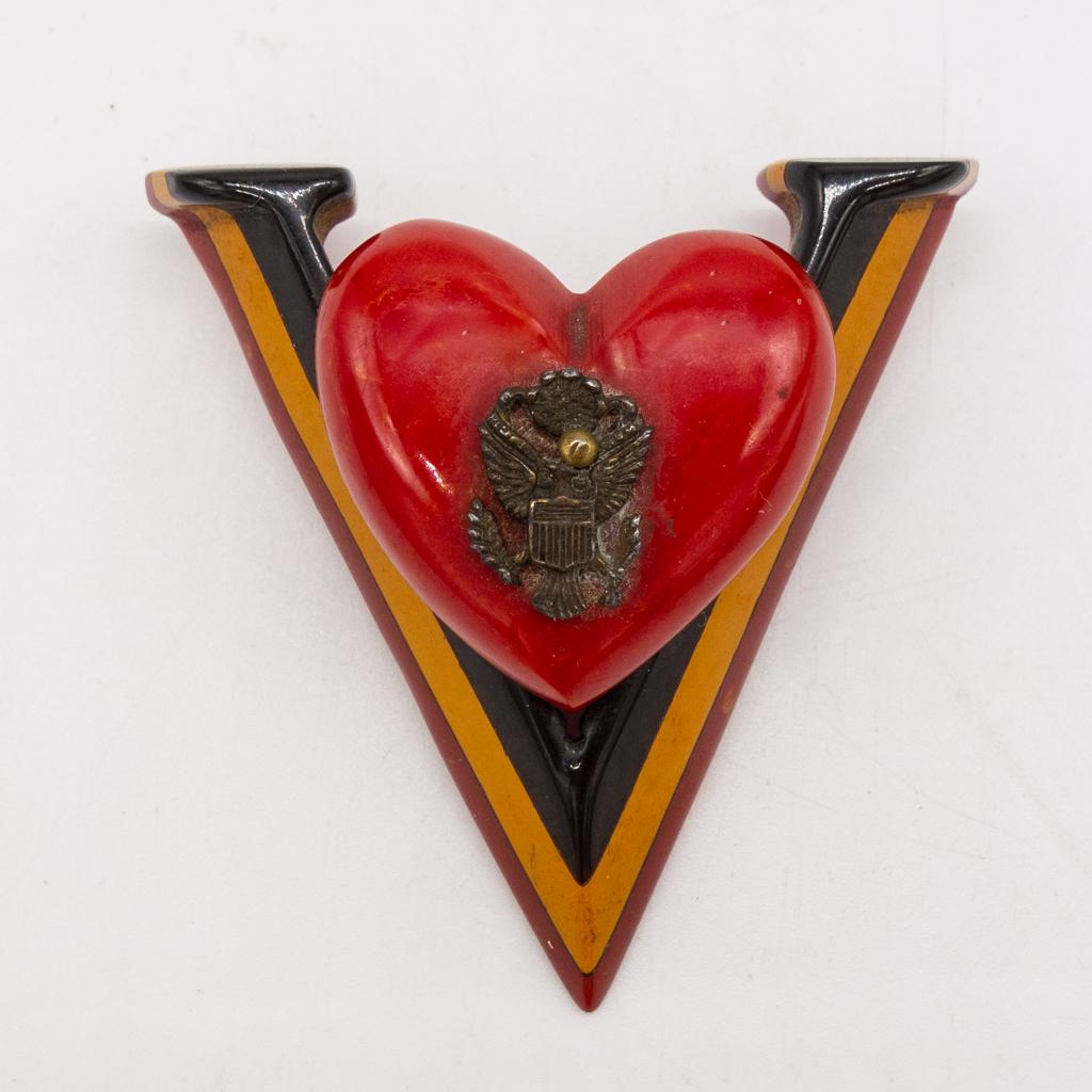 Vintage Laminated Bakelite V for Victory Sweetheart Pin (1 of 2)