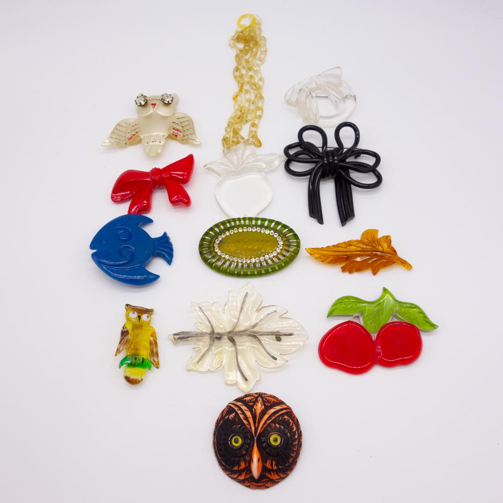 Vintage Lot Lucite and Other Plastic Brooches, Necklace (1 of 2)