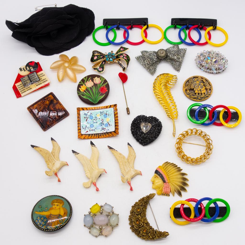 Vintage Lot 25 Brooches incl Enamel, Carved, Celluloid (1 of 1)