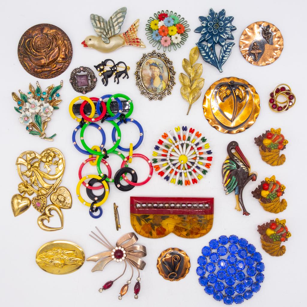 Vintage Lot 25 Ladies Brooch Pins incl Reverse Carved (1 of 2)