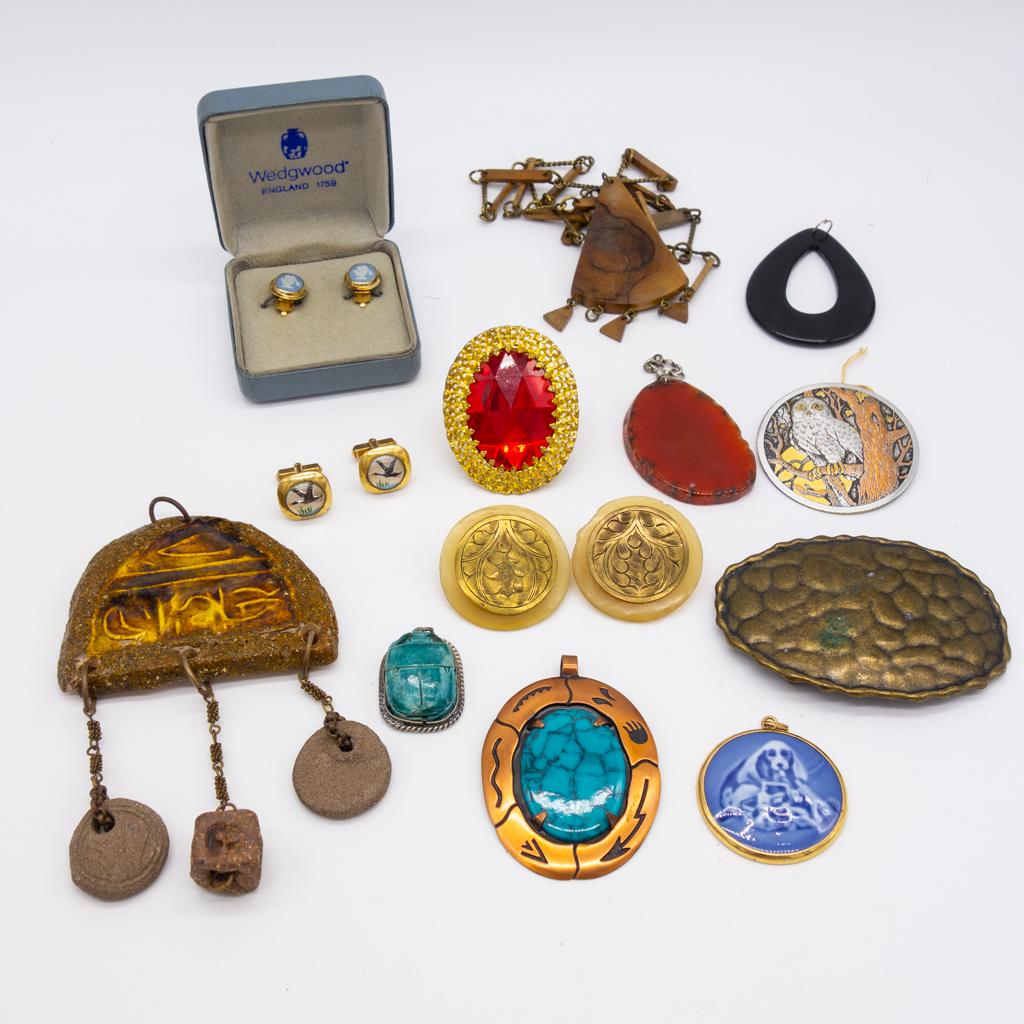 Vintage Assorted Lot Jewelry incl Wedgwood, Cufflinks (1 of 2)