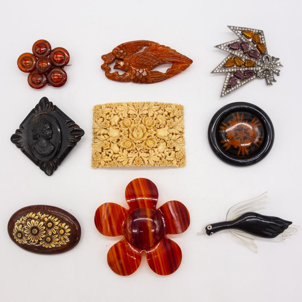 Vintage Lot 9 Ladies Brooches and Floral Belt Buckle (1 of 2)